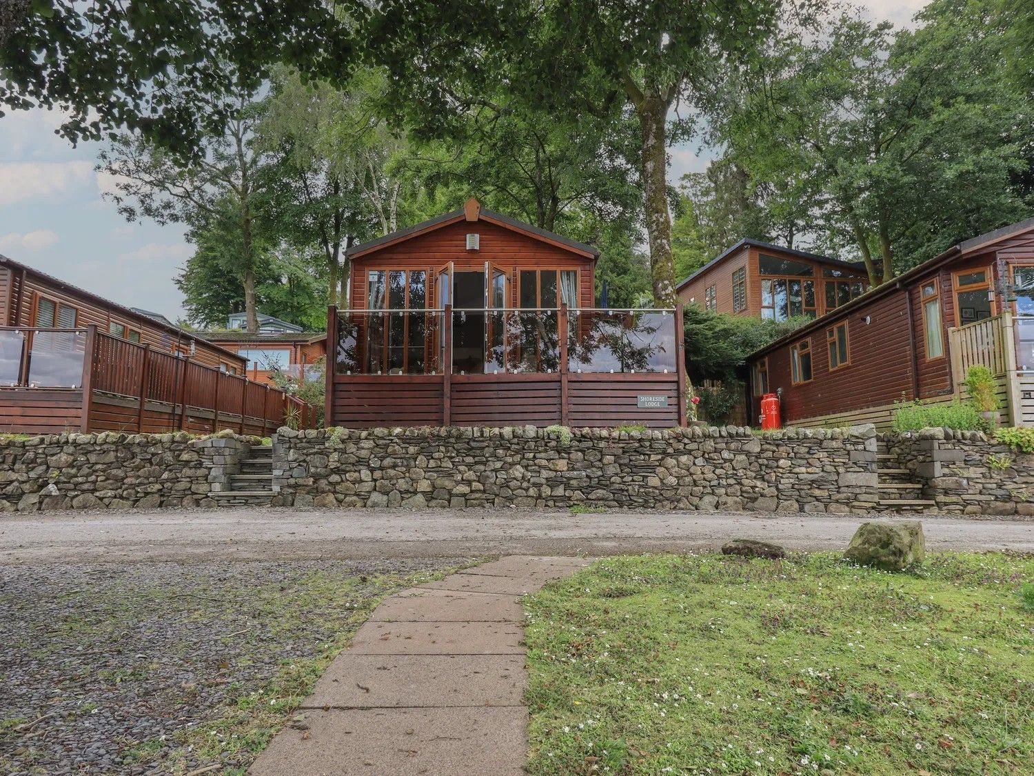 Shoreside Lodge